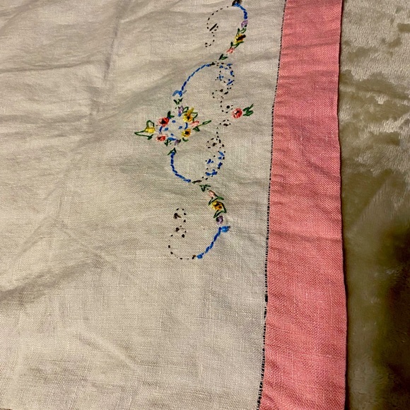 Other - Vintage linen runner
